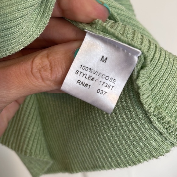 Ribbed crop tank with knot tie front - Picture 5 of 7